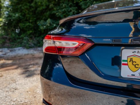 Used 2020 Toyota Camry XSE FWD image 10