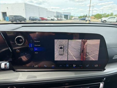 New 2026 Chevrolet Traverse LT w/ Driver Confidence Package AWD/4WD image 16