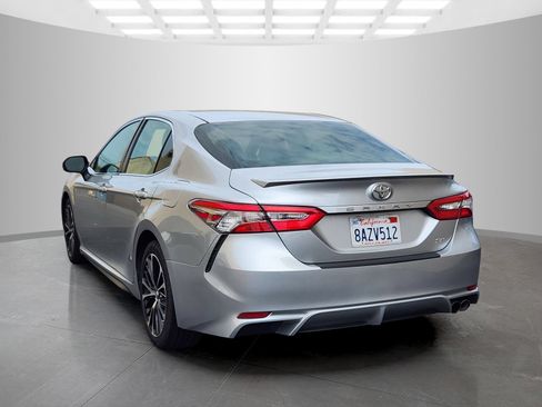Used 2018 Toyota Camry SE FWD image 4