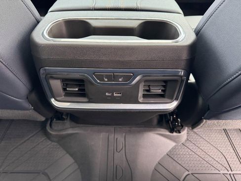 Used 2022 Chevrolet Silverado 1500 High Country w/ High Country Premium Package image 16