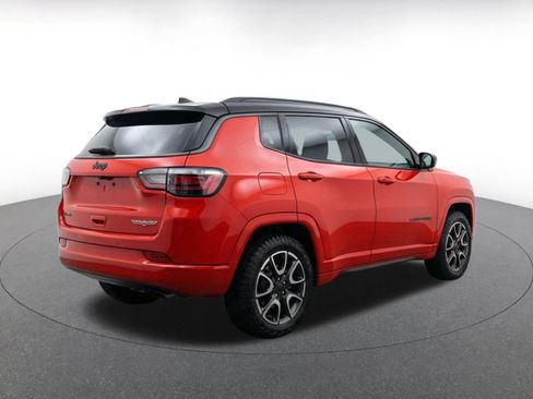 Used 2025 Jeep Compass Trailhawk AWD/4WD image 11