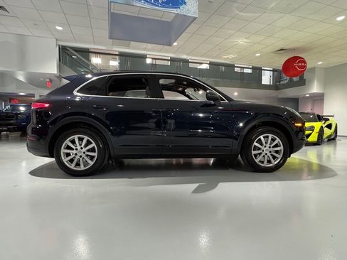Used 2023 Porsche Cayenne image 6