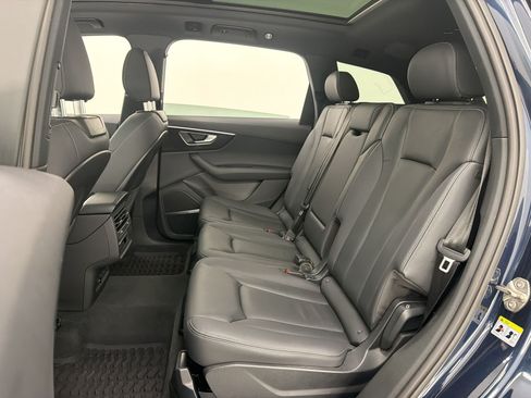 Used 2025 Audi Q7 2.0T Premium w/ Convenience Plus Package AWD/4WD image 23