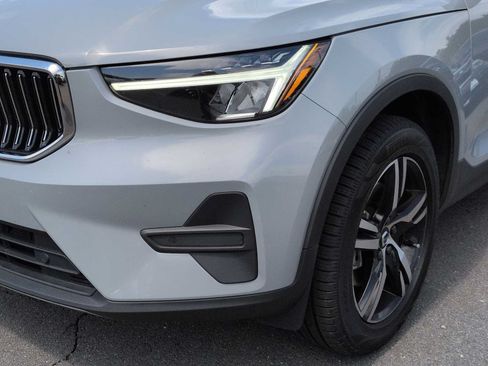 Used 2024 Volvo XC40 B5 Core AWD/4WD image 11