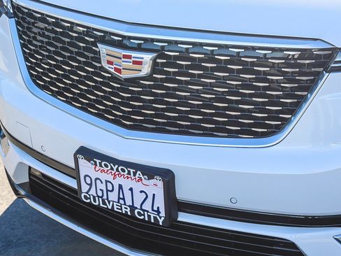 Used 2023 Cadillac XT6 Premium Luxury image 6