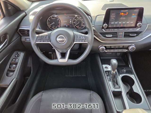 Used 2024 Nissan Altima 2.5 SV FWD image 12