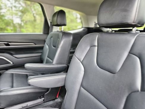 Used 2025 Kia Telluride S AWD/4WD image 28