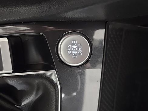 Used 2022 Volkswagen Tiguan SEL R-Line image 4