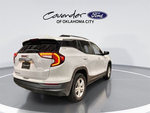 Used 2023 GMC Terrain SLE w/ Driver Convenience Package image 8