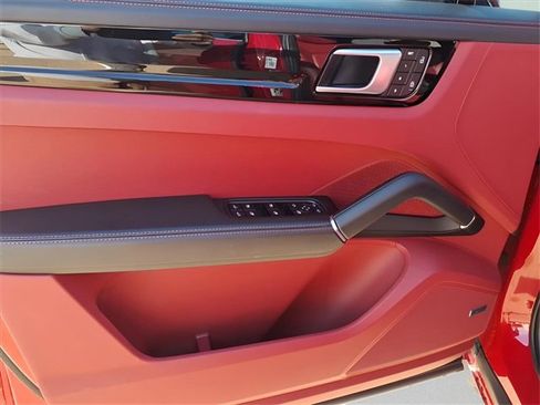 Used 2023 Porsche Cayenne Platinum Edition image 15