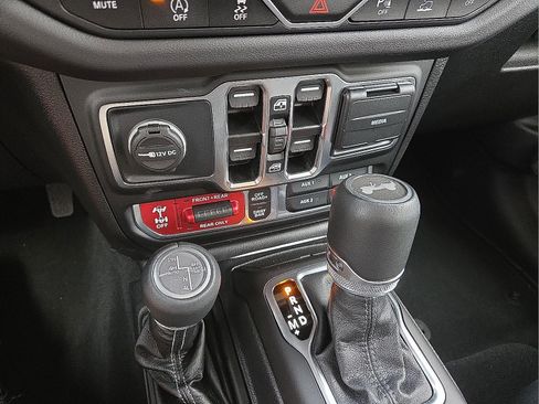 Used 2025 Jeep Wrangler Unlimited Rubicon AWD/4WD image 20