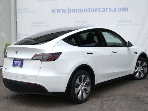 Used 2023 Tesla Model Y AWD image 3