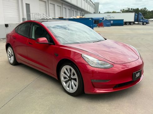 Used 2023 Tesla Model 3 Standard Range RWD image 3