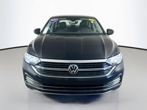 Used 2023 Volkswagen Jetta SE FWD image 3