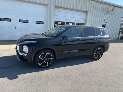 Used 2022 Mitsubishi Outlander SE image 13