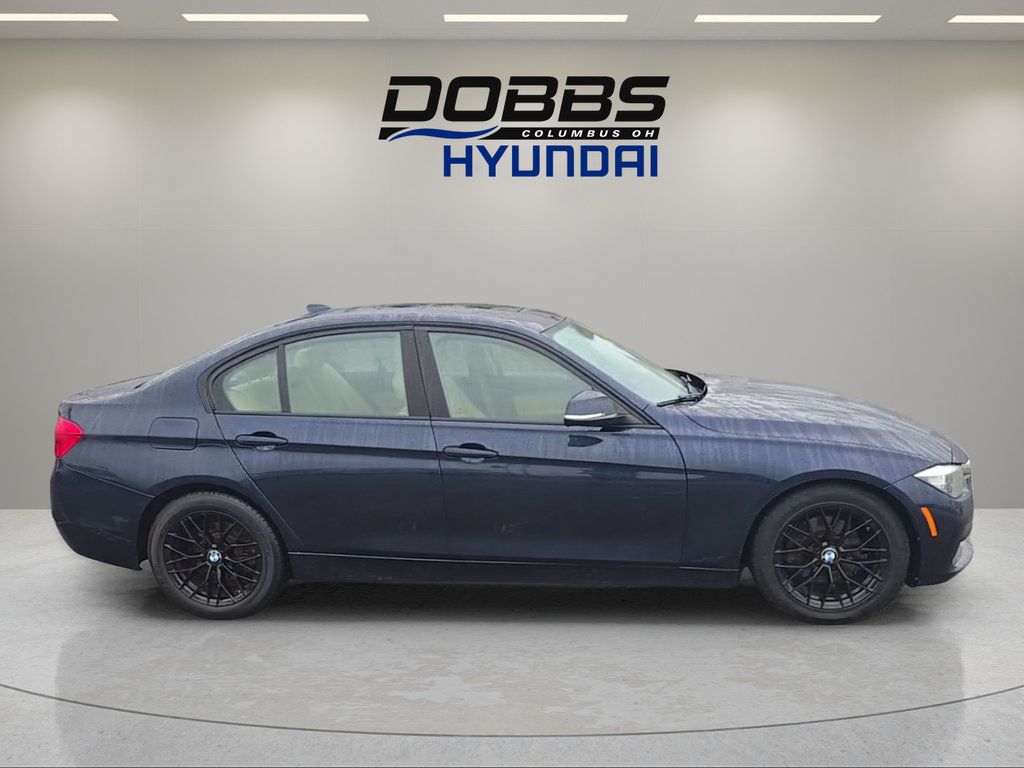 Used 2017 BMW 320i xDrive Sedan AWD/4WD image 6