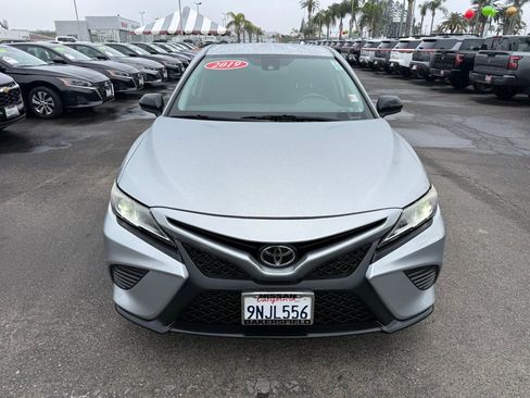 Used 2019 Toyota Camry SE image 2