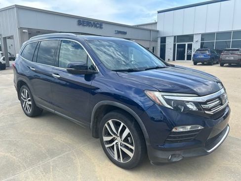 Used 2017 Honda Pilot Elite image 2
