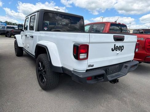 Used 2025 Jeep Gladiator Sport AWD/4WD image 9
