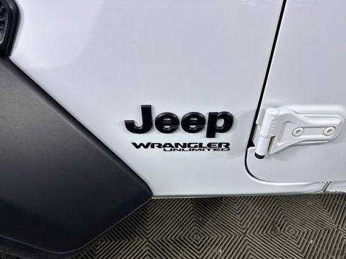 Used 2022 Jeep Wrangler Unlimited Sport image 10