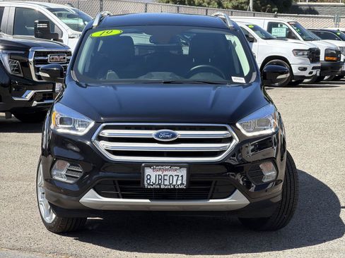Used 2019 Ford Escape Titanium FWD image 2