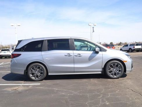 New 2026 Honda Odyssey Touring image 4