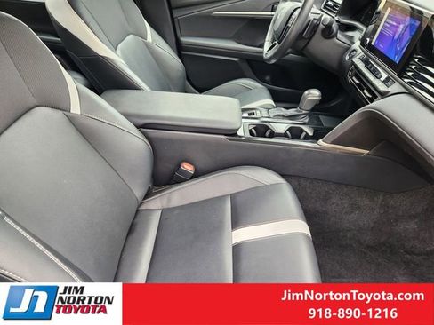 Used 2025 Toyota Camry SE image 15