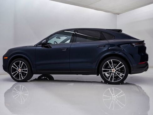 Certified 2026 Porsche Cayenne Coupe AWD/4WD image 2