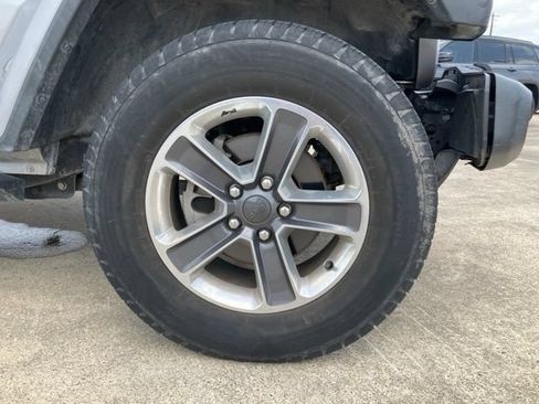 Used 2020 Jeep Wrangler Unlimited Sahara AWD/4WD image 10