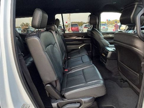 Used 2023 Jeep Wagoneer 4WD image 28