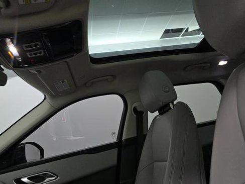 Certified 2025 Land Rover Range Rover Velar Dynamic SE image 9