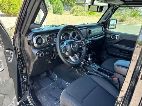 Used 2023 Jeep Wrangler Unlimited Sahara AWD/4WD image 13