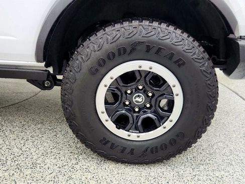Used 2025 Ford Bronco Badlands image 9