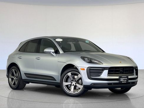 Certified 2025 Porsche Macan image 10