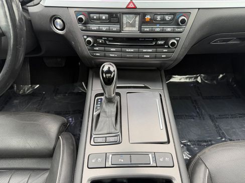 Used 2015 Hyundai Genesis 5.0 RWD image 15