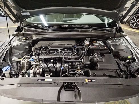 Used 2025 Hyundai Elantra SEL image 27