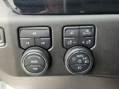 Used 2025 Chevrolet Silverado 2500 LT w/ Convenience Package AWD/4WD image 30