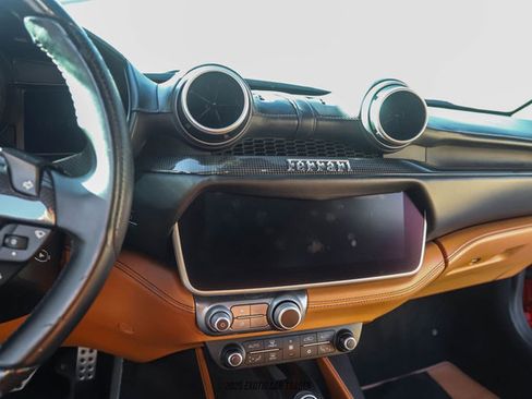 Used 2019 Ferrari Portofino image 33