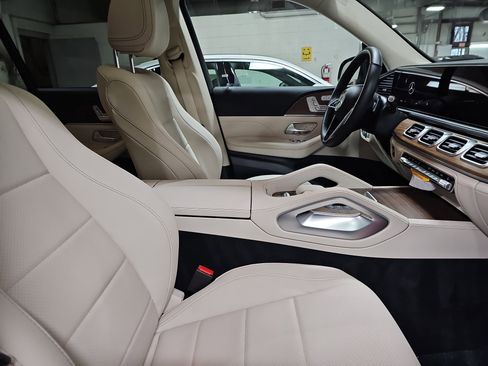 Certified 2026 Mercedes-Benz GLS 450 4MATIC image 11
