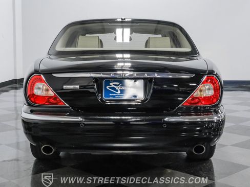 Used 2007 Jaguar XJ8 L RWD image 9