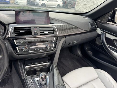 Used 2018 BMW M4 Convertible RWD image 22