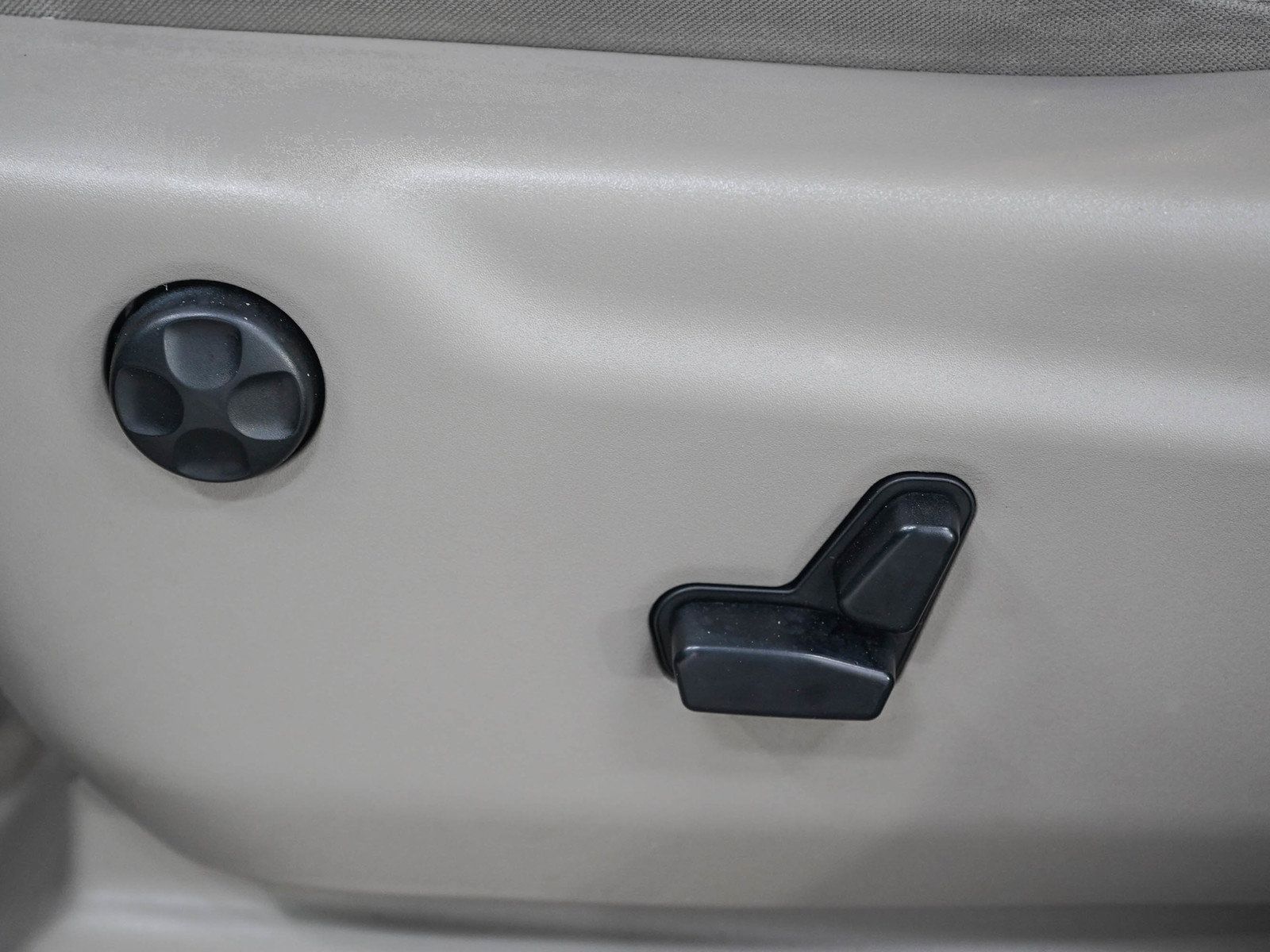 Used 2013 Jeep Grand Cherokee Laredo AWD/4WD image 23