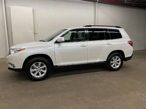 Used 2013 Toyota Highlander SE image 1