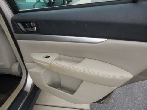 Used 2014 Subaru Outback 2.5i AWD/4WD image 30