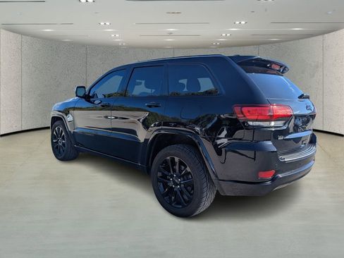 Used 2022 Jeep Grand Cherokee Laredo X image 5