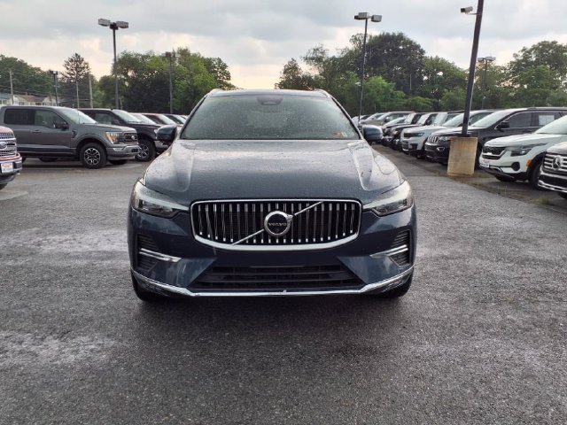 Used 2023 Volvo XC60 B5 Ultimate w/ Protection Package Premier FWD image 2