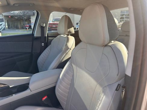 Used 2023 Hyundai Elantra Limited image 22