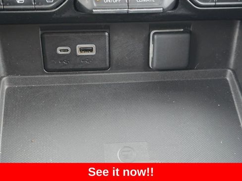 Used 2024 Chevrolet Tahoe Premier AWD/4WD image 34