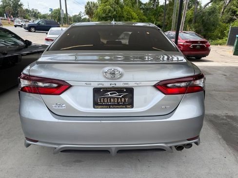 Used 2022 Toyota Camry SE FWD image 3