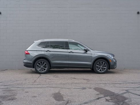Used 2023 Volkswagen Tiguan SE AWD/4WD image 8